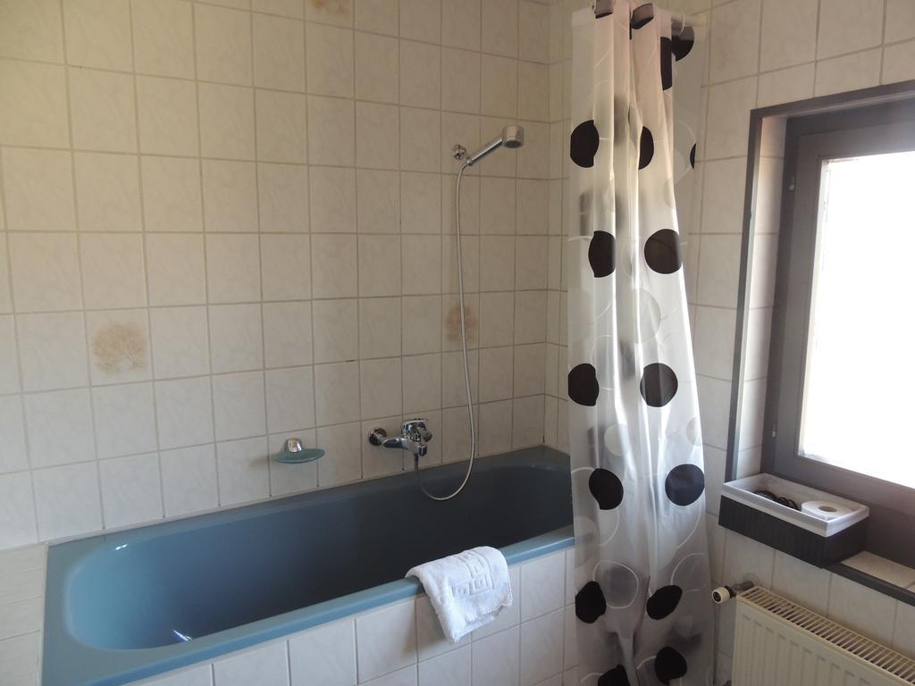 Hotel De La Gare Cousset Номер фото